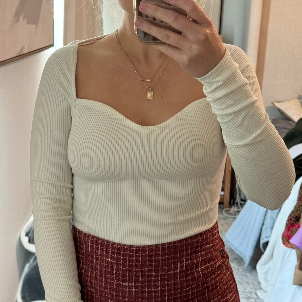 H&M Cream Long Sleeve Fitted Ribbed Top - Picture 3 of 6